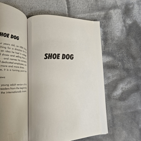 Shoe Dog: A Memoir by the Creator of Nike -- Phil Knight - Picture 4 of 12